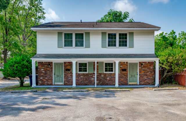 PRE-LEASING FOR THE 26-27 SCHOOL YEAR! DUPLEX OPPORTUNITY photos photos