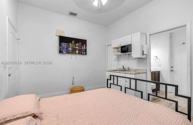 8944 NW 180th Ter Gallery 3