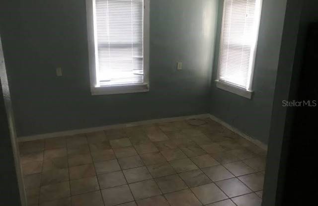 947 JAMES AVENUE S Gallery 2