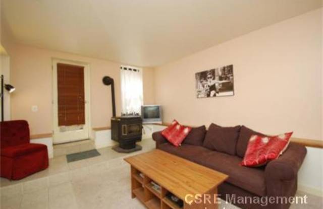 Nicely Renovated 3 bed in the heart of Fenway. Gallery 3