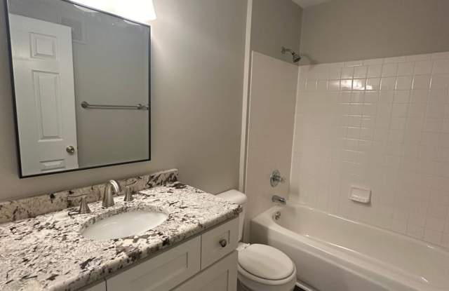 Worthington Glen Condo For Rent - 2BR/2BA with Garage and Bonus Room! Gallery 4