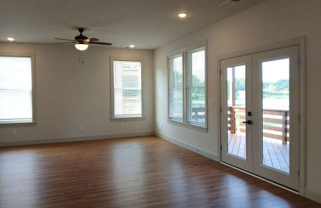 245 Lakeview Drive Gallery 4