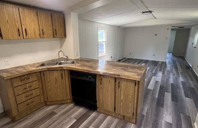 1108 South Grandview Street - 1108 South Grandview Street, Youngwood, PA 15697