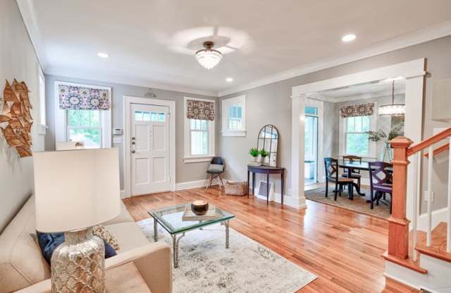 932 GLEN ARDEN Way NE Gallery 4