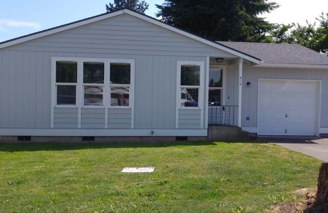 818 Coweeman Ln - 818 Coweeman Lane, Kelso, WA 98626