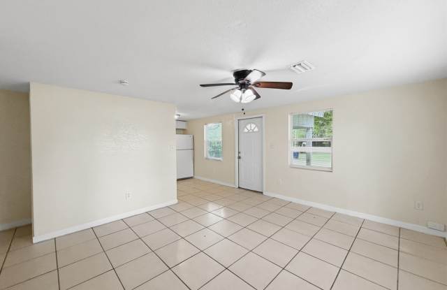 Charming Tampa Home with Spacious Yard! 5beds | 2baths Gallery 4