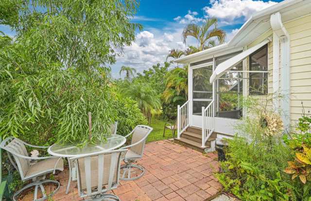 NOW AVAILABLE - 1/1 Manufactured Home in Estero! Gallery 4