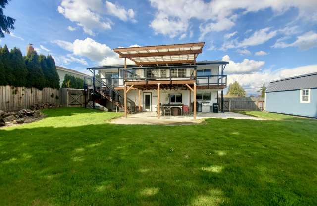 12167 Hilynn Dr - 12167 Hilynn Drive, Skagit County, WA 98233