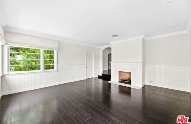 9233 1/2 Doheny Road photos photos