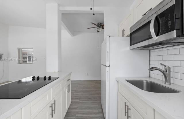 8135 Crespi Blvd photos photos