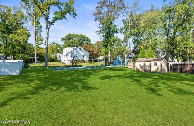 437 Redmond Avenue Gallery 3