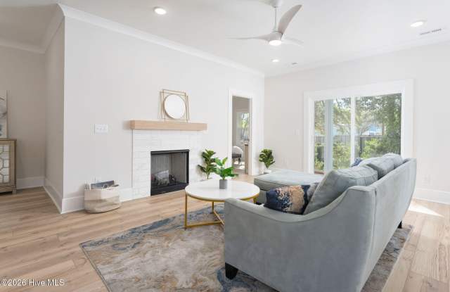 114 Seagate Place Gallery 4