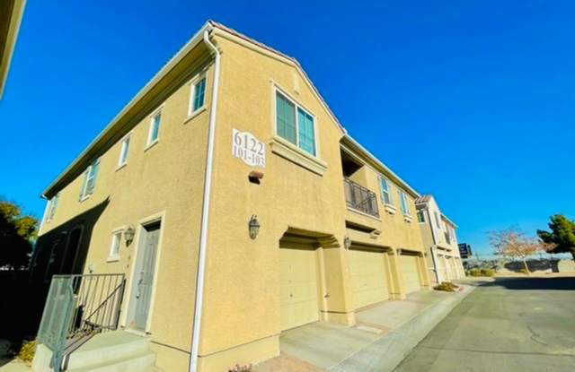 WONDERFUL 2 BED CONDO W/ ATTACHED GARAGE IN GATED COMMUNITY! photos photos