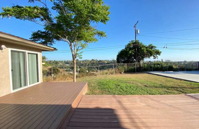 6BD/3BA, Huge Yard! Lots of Parking! Gallery 3