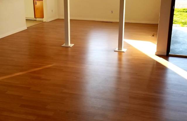 1013 East Vandalia Avenue Gallery 4