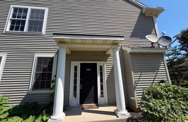 226 SPRINGMONT Drive Gallery 3