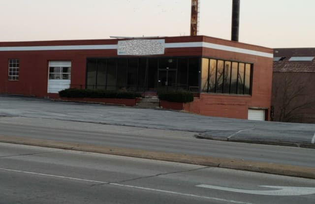 2603 East Broadway - 2603 East Broadway, Alton, IL 62002