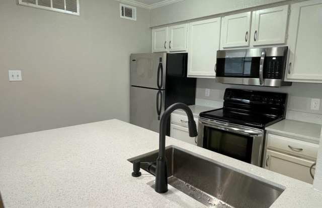 Stunning 3rd-floor corner unit condo in the desirable 78759 area! photos photos Stunning 3rd-floor corner unit condo in the desirable 78759 area! photos photos