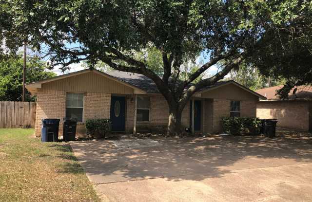 College Station - 2 Bedroom / 1 Bath Duplex - Interior and Exterior renovations. photos photos