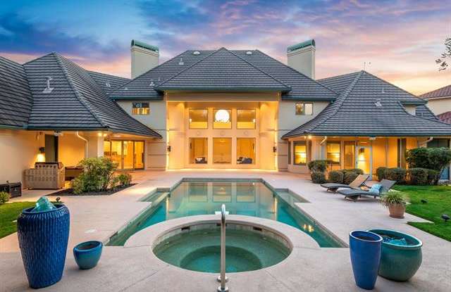 5607 Versailles Court Gallery 2