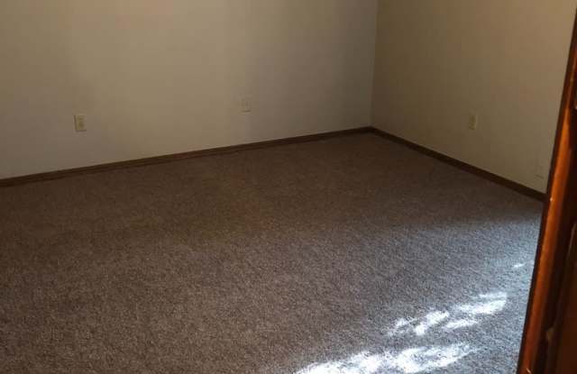 Updated home near I-44, Amazon, Will Rogers Airport, and OCCC! photos photos
