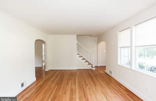 3263 SAINT JOHNS LANE Gallery 4