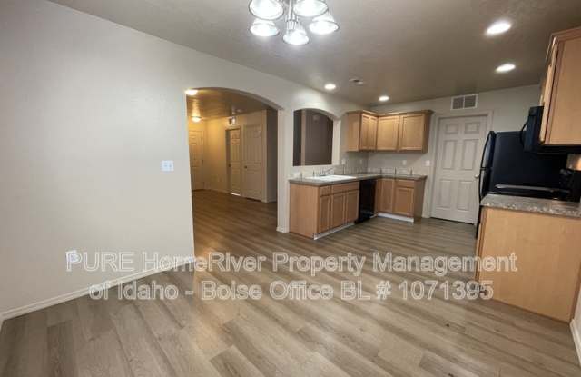 8228 W Mojave Dr Gallery 2