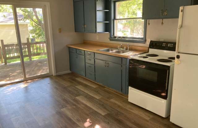 3 Bed 1 Bath Single Family Home in Rothschild photos photos