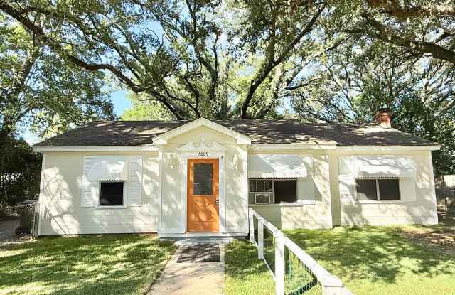 Charming 2-Bedroom Home with Office - 6009 Sewell Street, Ferry Pass, FL 32504