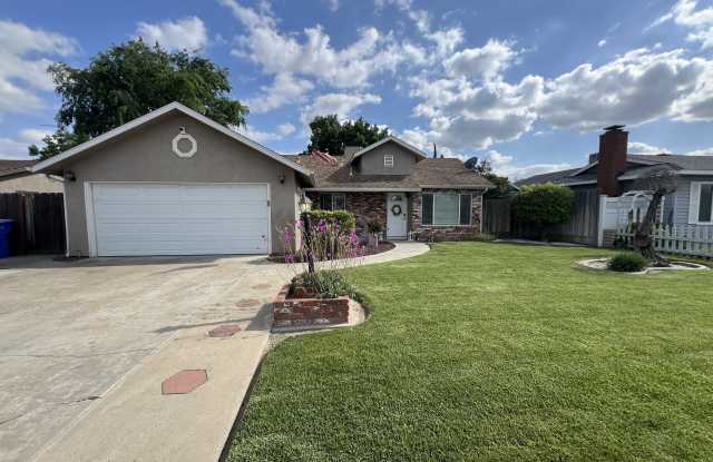 195 E. Sherwood Dr. - 195 East Sherwood Drive, Hanford, CA 93230
