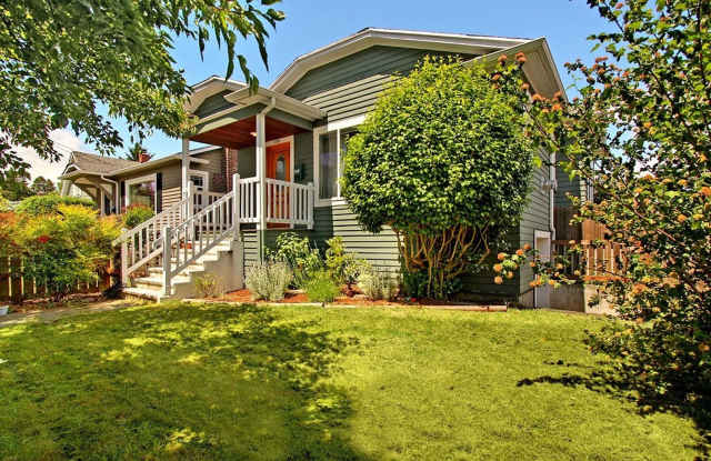 Charming 3 Bedroom/2 Bath Craftsman Home for Lease in Phinney/Greenlake photos photos
