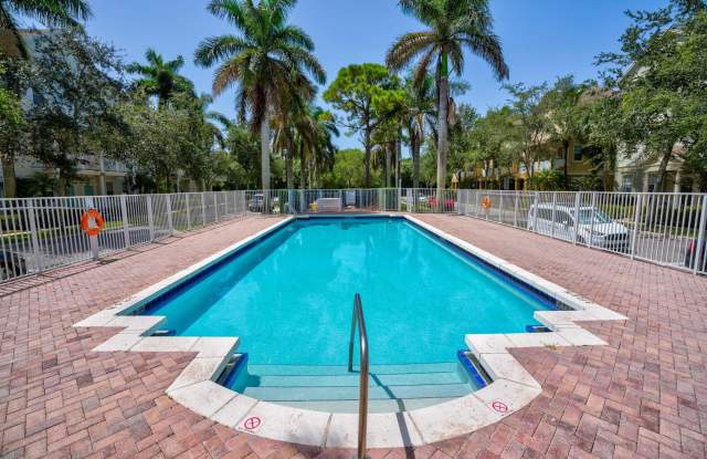 122 W Royal Palm Circle - 122 West Royal Palm Circle, Jupiter, FL 33458