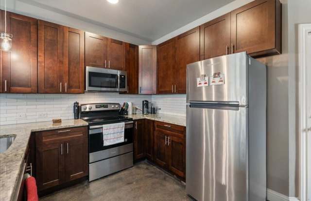 5800 Club House Drive A Gallery 1