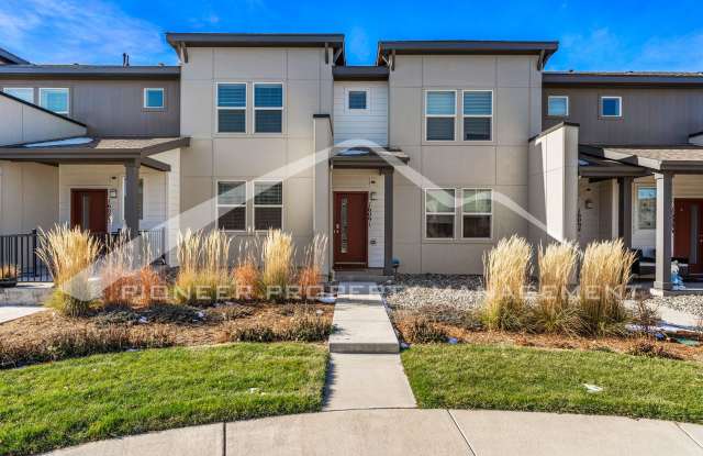Fantastic Townhome with Attached Garage and Central AC! - 16091 Warner Place, Denver, CO 80239
