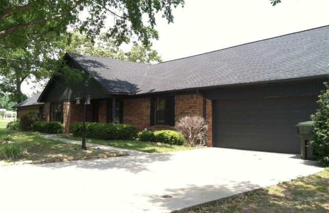 3/2/2 Fenced yard, gunite pool and spa photos photos