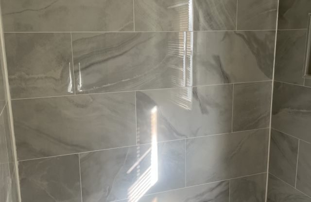 1370 E 22nd Ave - 1370 East 22nd Avenue, Columbus, OH 43211