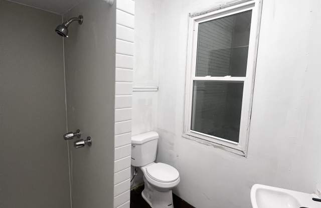 3323 Gratiot Avenue- Apt - R Gallery 2