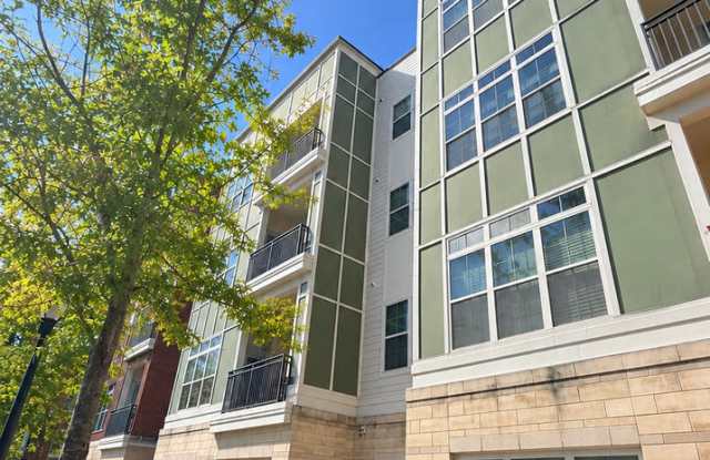 Main Level Biltmore Park Condo, 2 bedrooms/2 bathrooms Gallery 1