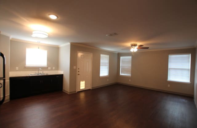 2532 Westminster Drive Gallery 3