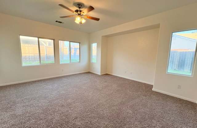 Single-Story 3-Bed Home with Private Beautiful Yard in Quiet Neighborhood photos photos Single-Story 3-Bed Home with Private Beautiful Yard in Quiet Neighborhood photos photos