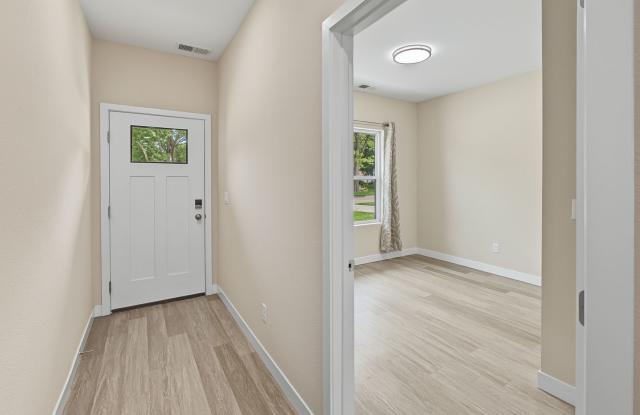 Modern Townhomes with Attached Garage-Tuscola Gallery 3