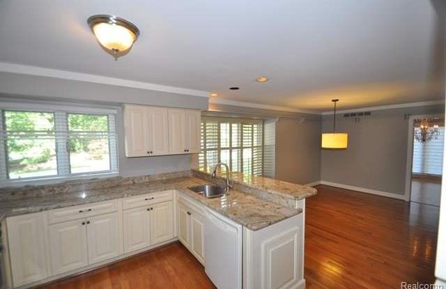 6081 DUNMORE Drive Gallery 4