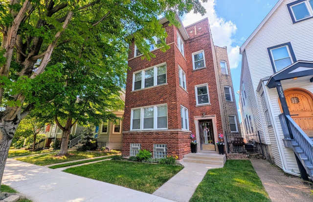 2510 W Ainslie Street photos photos
