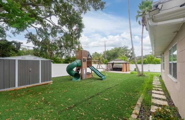 Updated 4-Bedroom in Clearwater. Minutes from Clearwater Beach! Gallery 3