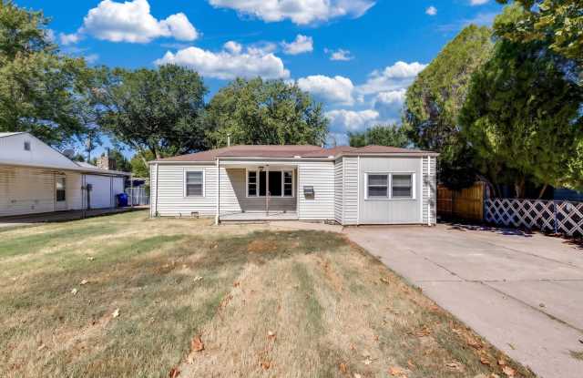 Spacious 4-Bedroom House Near 31st & Seneca! Gallery 1