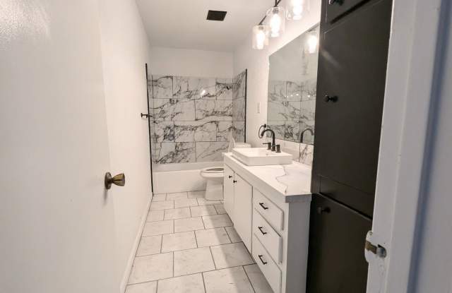 Remodeled Home in Wake Village - 234 East Greenfield Drive, Wake Village, TX 75501