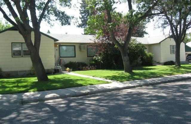 524 1/2 Avenue E Gallery 1
