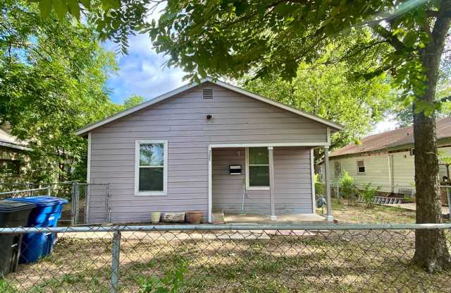 Adorable 2 bedroom 1 bath near Confluence Park! - 325 Belden Avenue, San Antonio, TX 78214