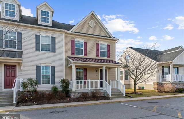 105 N YEINGST Drive - 105 North Yeingst Drive, Elverson, PA 19520