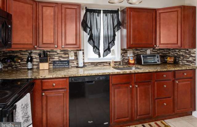 7022 DEERFIELD ROAD Gallery 2